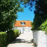 Feriehus Black & White *