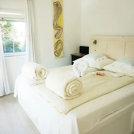 Black & White * Bromberg