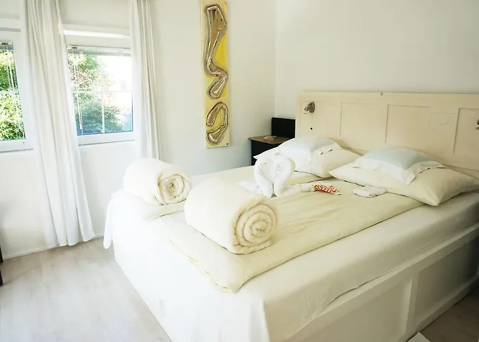 Black & White * Bromberg